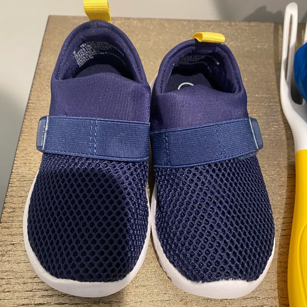 Cat & Jack toddler sneakers NWOT